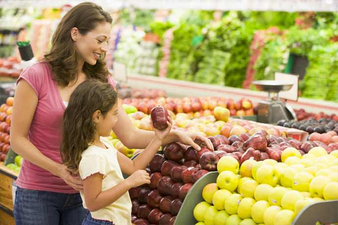 If you've been wondering how to save money on groceries without coupons keep reading. You can feed your family healthy food, even on a tight budget.